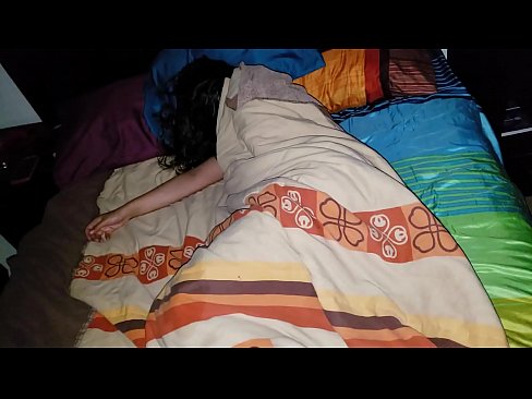 ❤️ Pinupunasan ng stepson ang kanyang batang madrasta habang natutulog ito. ❤️❌ Russian porn sa amin ❌❤